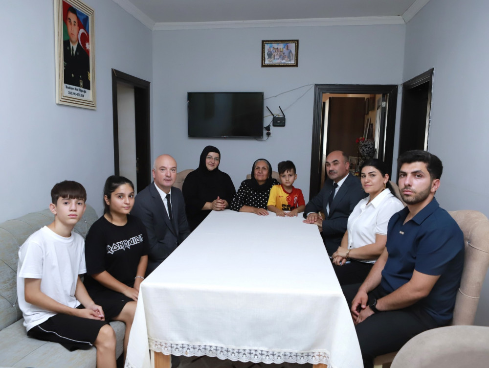 Təhsil naziri tələbə adını qazanan şəhid övladı ilə görüşüb <font color=red> - FOTOLAR</font>