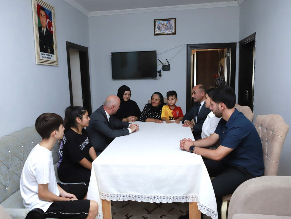 Təhsil naziri tələbə adını qazanan şəhid övladı ilə görüşüb <font color=red> - FOTOLAR</font>