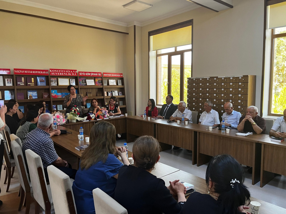 Naxçıvan radiosunun əməkdaşı Təranə Arifqızının “Keçidlər” kitabının təqdimatı olub<font color=red> - FOTOLAR</font>