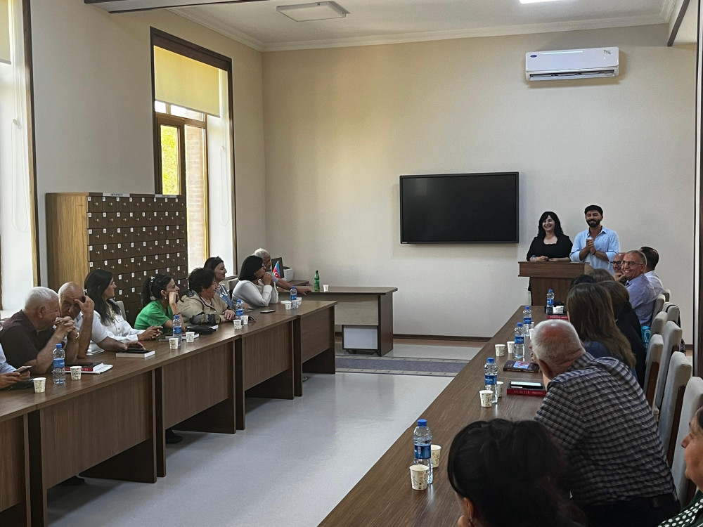 Naxçıvan radiosunun əməkdaşı Təranə Arifqızının “Keçidlər” kitabının təqdimatı olub<font color=red> - FOTOLAR</font>