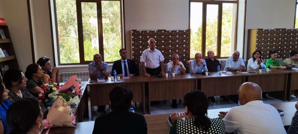 Naxçıvan radiosunun əməkdaşı Təranə Arifqızının “Keçidlər” kitabının təqdimatı olub<font color=red> - FOTOLAR</font>