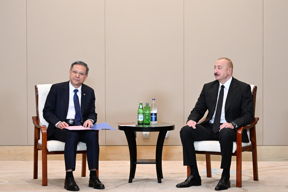 Prezident İlham Əliyev Tiencində "China Energy Engineering Corporation Limited" şirkətinin rəhbəri vəzifəsini icra edən Ni Cen ilə görüşüb<font color=red> - FOTOLAR</font>
