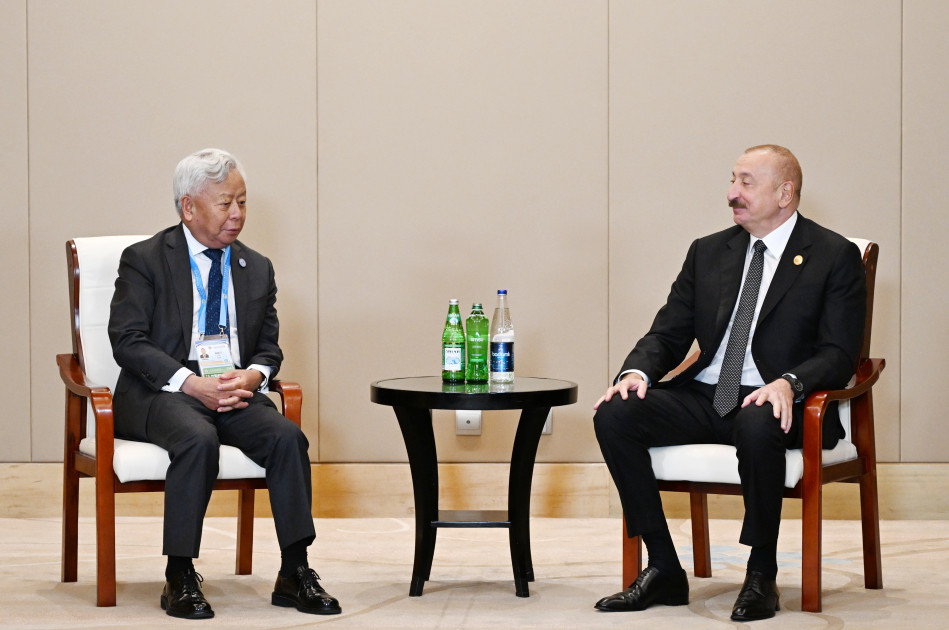 Prezident İlham Əliyev Tiencində Asiya İnfrastruktur İnvestisiya Bankının prezidenti ilə görüşüb<font color=red> - FOTOLAR</font>