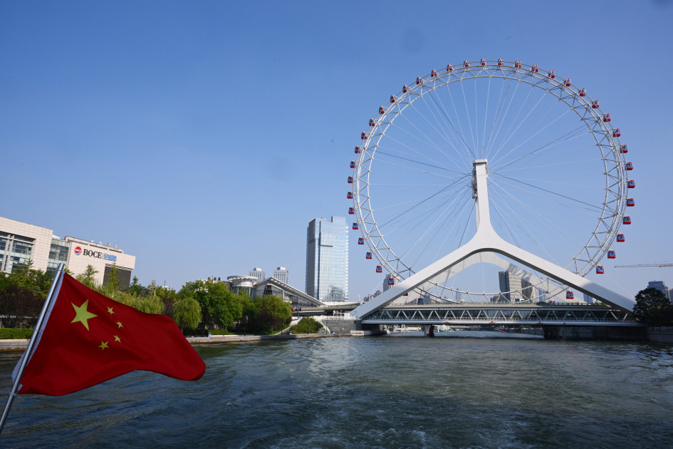 Birinci xanım Mehriban Əliyeva “ŞƏT plyus” formatında görüşə qatılan dövlət və hökumət başçılarının xanımları ilə birlikdə gəmi gəzintisində iştirak edib<font color=red> - FOTOLAR</font>