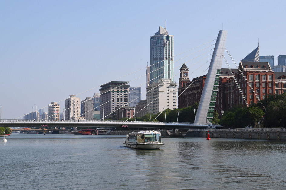 Birinci xanım Mehriban Əliyeva “ŞƏT plyus” formatında görüşə qatılan dövlət və hökumət başçılarının xanımları ilə birlikdə gəmi gəzintisində iştirak edib<font color=red> - FOTOLAR</font>