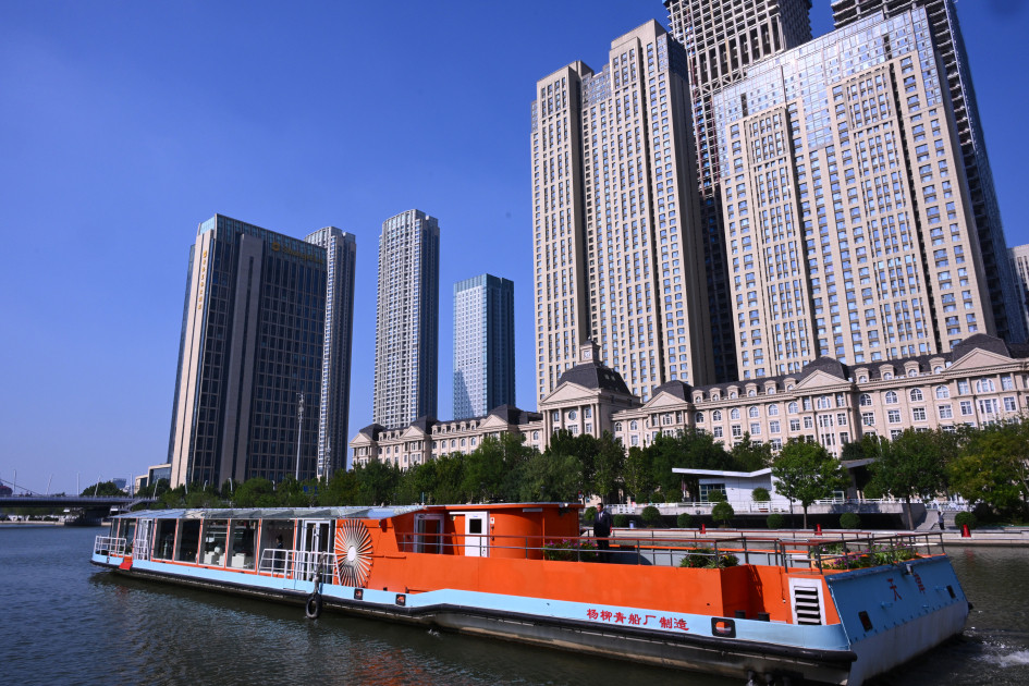 Birinci xanım Mehriban Əliyeva “ŞƏT plyus” formatında görüşə qatılan dövlət və hökumət başçılarının xanımları ilə birlikdə gəmi gəzintisində iştirak edib<font color=red> - FOTOLAR</font>