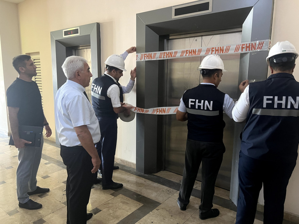 FHN tərəfindən Naxçıvan şəhərindəki çoxmərtəbəli yaşayış binasında 2 liftin fəaliyyəti dayandırılıb<font color=red> - FOTOLAR</font>