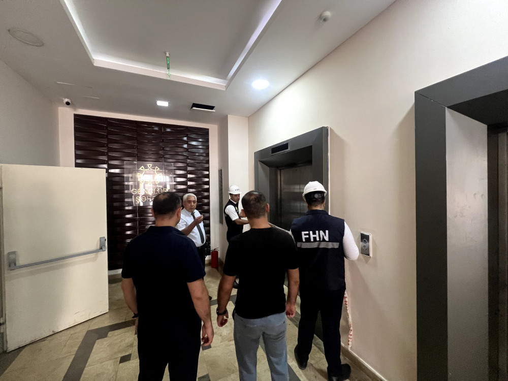 FHN tərəfindən Naxçıvan şəhərindəki çoxmərtəbəli yaşayış binasında 2 liftin fəaliyyəti dayandırılıb<font color=red> - FOTOLAR</font>