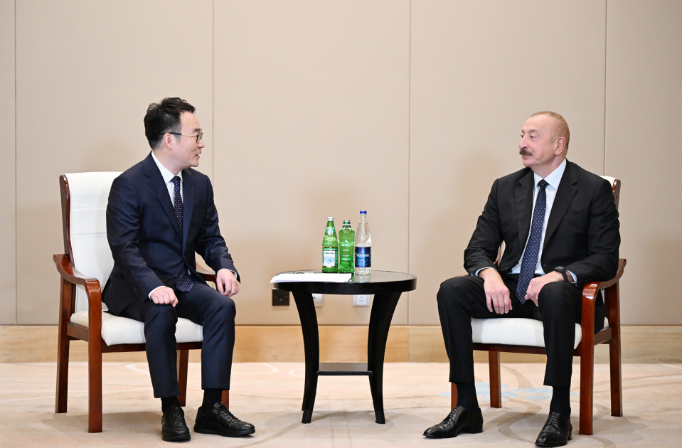 Prezident İlham Əliyev Tiencin şəhərində “Powerchina group” şirkətlər qrupunun icraçı vitse-prezidenti ilə görüşüb<font color=red> - FOTOLAR</font>