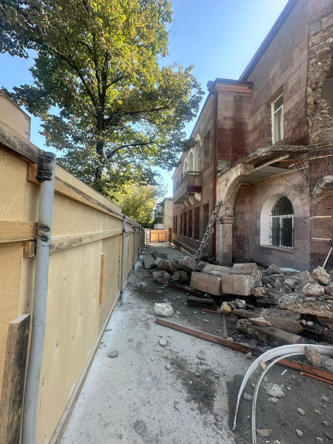 Xankəndidə qondarma rejimin “XİN”inin binasının söküntüsünə başlanılıb<font color=red> - FOTOLAR</font>