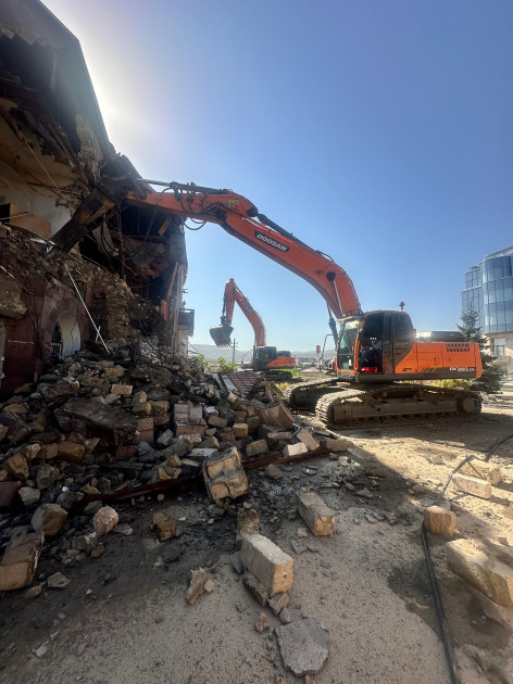 Xankəndidə qondarma rejimin “XİN”inin binasının söküntüsünə başlanılıb<font color=red> - FOTOLAR</font>