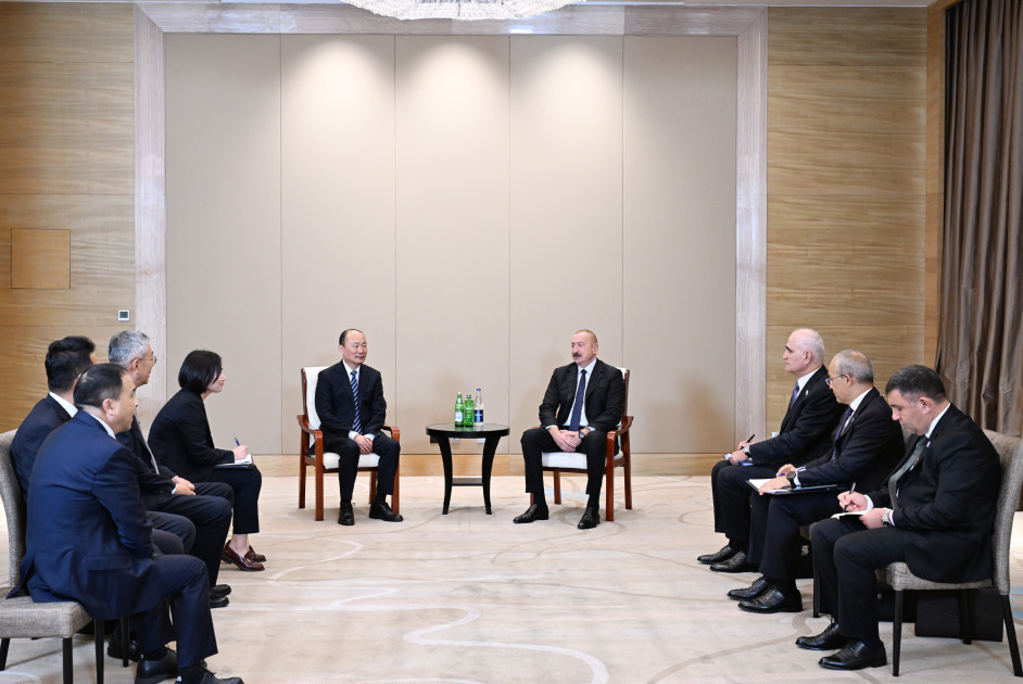 Prezident İlham Əliyev Tiencin şəhərində “China National Chemical Engineering” şirkətinin sədri ilə görüşüb<font color=red> - FOTOLAR</font>