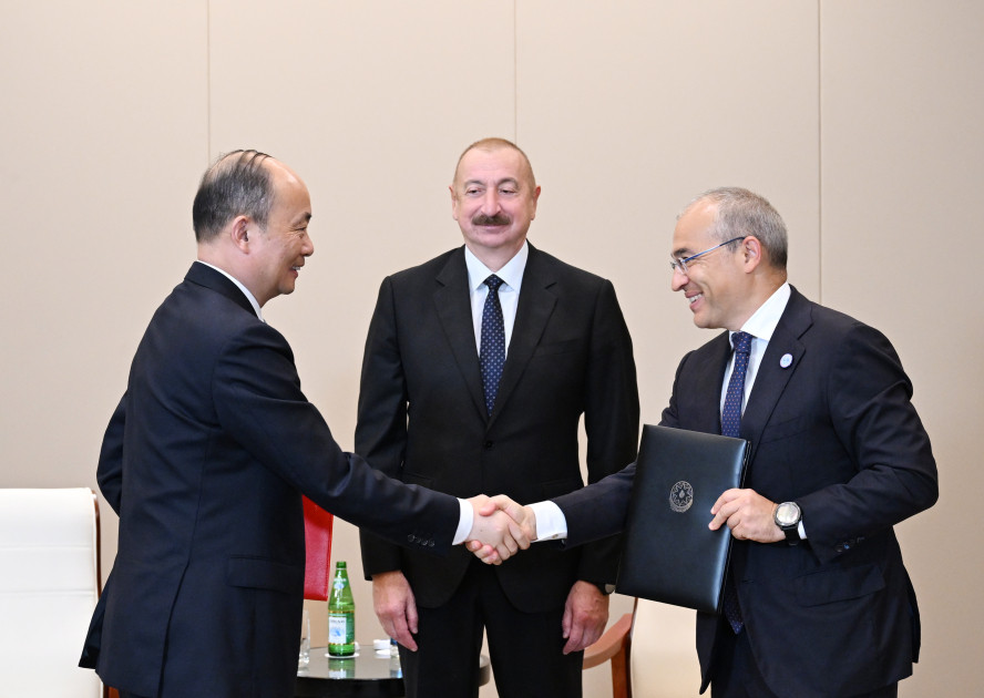 Prezident İlham Əliyev Tiencin şəhərində “China National Chemical Engineering” şirkətinin sədri ilə görüşüb<font color=red> - FOTOLAR</font>