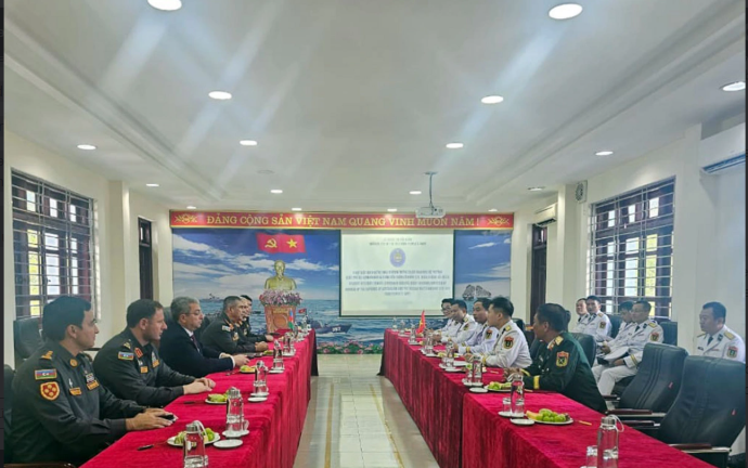 Zakir Həsənov Vyetnam HDQ Komandanlığında olub<font color=red> - FOTOLAR</font>