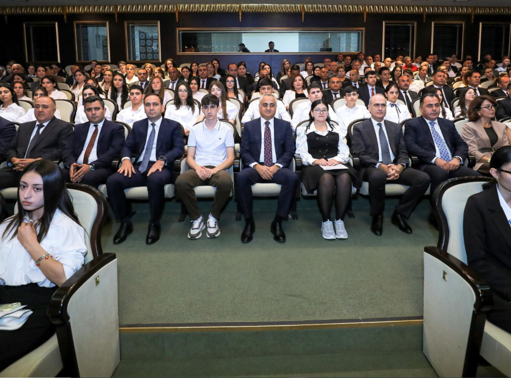 Naxçıvanda qəbul imtahanında yüksək nəticə  göstərmiş məzunlarla görüş keçirilib<font color=red> - FOTOLAR</font>