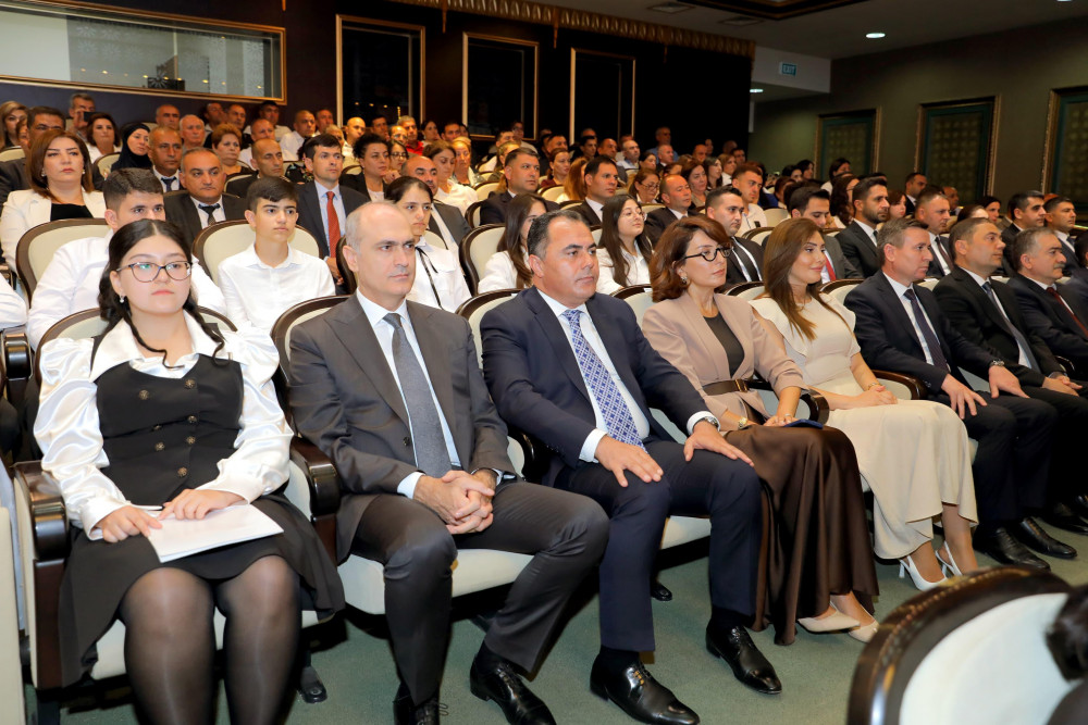 Naxçıvanda qəbul imtahanında yüksək nəticə  göstərmiş məzunlarla görüş keçirilib<font color=red> - FOTOLAR</font>