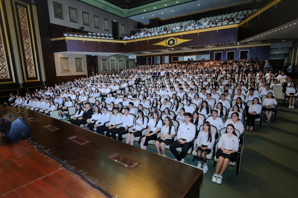 Naxçıvanda qəbul imtahanında yüksək nəticə  göstərmiş məzunlarla görüş keçirilib<font color=red> - FOTOLAR</font>