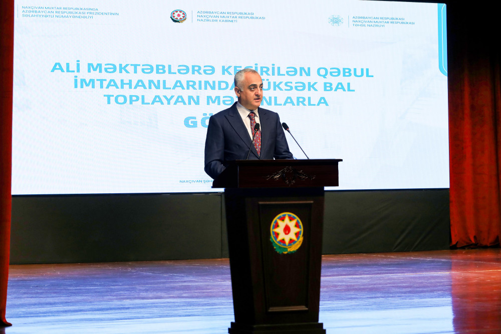 Naxçıvanda qəbul imtahanında yüksək nəticə  göstərmiş məzunlarla görüş keçirilib<font color=red> - FOTOLAR</font>