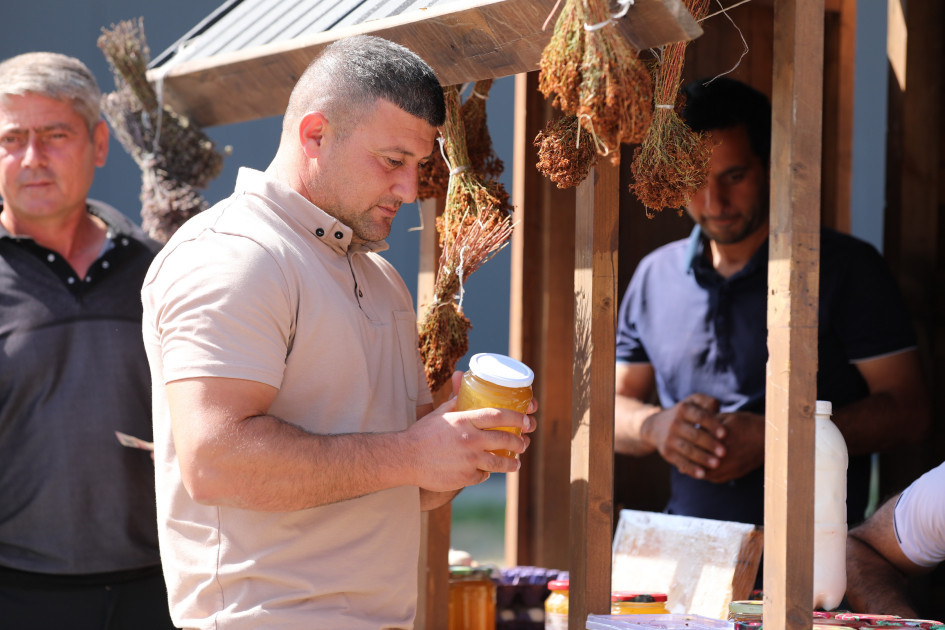 “Laçın həftə bazarı” yerli məhsulların nümunəvi təqdimat məkanına çevrilib<font color=red> - FOTOLAR</font>
