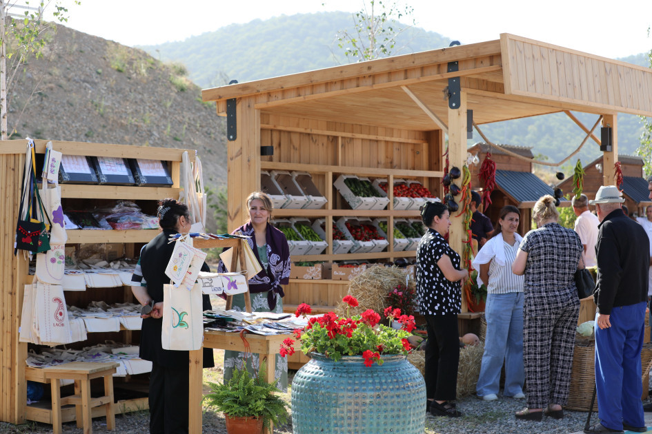“Laçın həftə bazarı” yerli məhsulların nümunəvi təqdimat məkanına çevrilib<font color=red> - FOTOLAR</font>