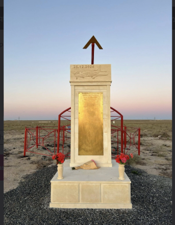 ABŞ səfirliyinin müşaviri AZAL təyyarəsinin qəzaya uğradığı yeri ziyarət edib<font color=red> - FOTOLAR</font>