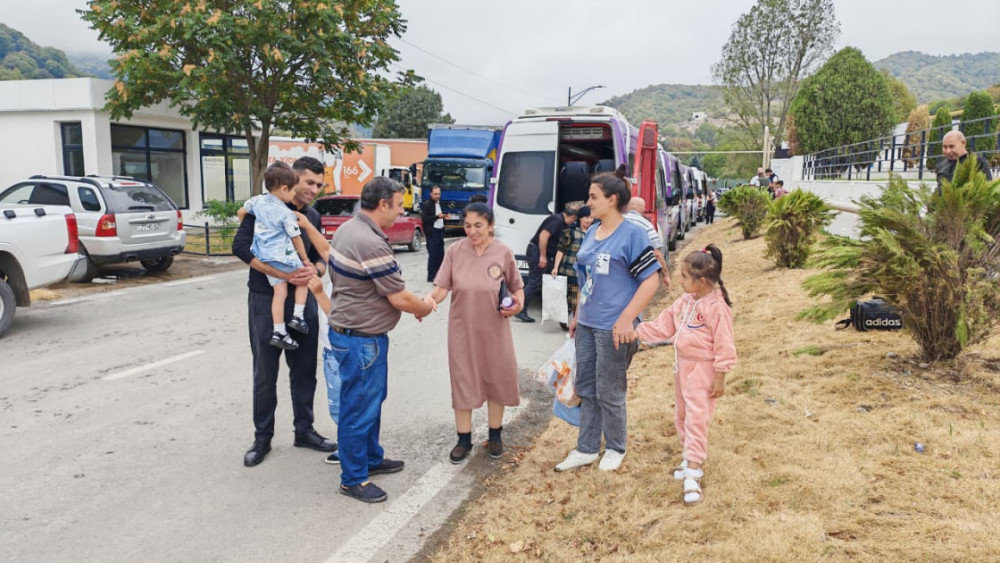 Növbəti köç karvanı Ağdərənin Vəngli kəndinə çatıb <font color='red'> - YENİLƏNİB</font><font color=red> - FOTOLAR</font>