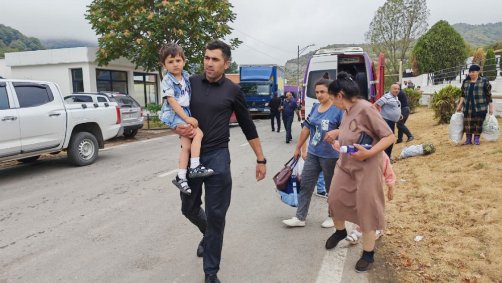 Növbəti köç karvanı Ağdərənin Vəngli kəndinə çatıb <font color='red'> - YENİLƏNİB</font><font color=red> - FOTOLAR</font>