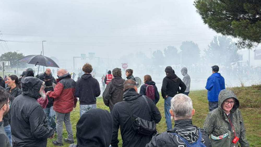 Fransada etiraz aksiyaları genişlənir, saxlanılanların sayı artır<font color=red> - FOTOLAR</font>