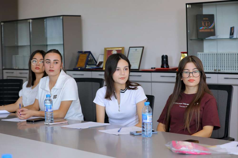 Gənc könüllülər üçün motivasiya təlimi keçirilib<font color=red> - FOTOLAR</font>