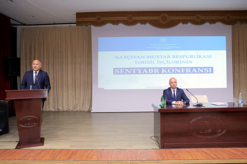 Naxçıvanda təhsil işçilərinin sentyabr konfransı keçirilib<font color=red> - FOTOLAR</font>