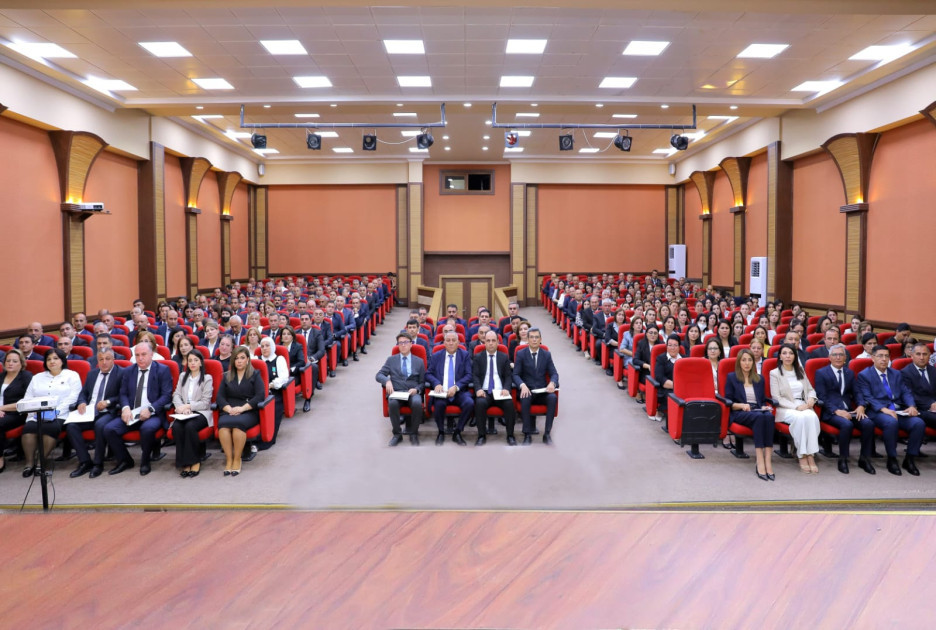 Naxçıvanda təhsil işçilərinin sentyabr konfransı keçirilib<font color=red> - FOTOLAR</font>