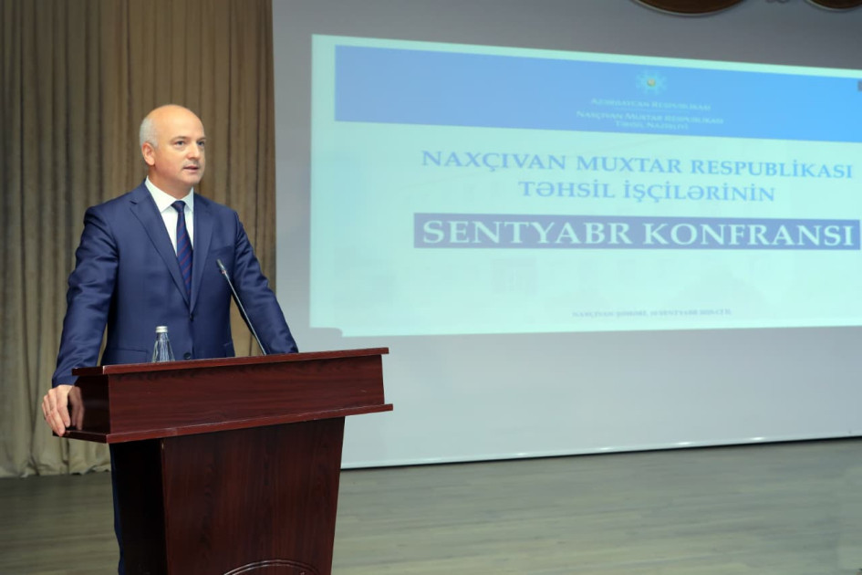 Naxçıvanda təhsil işçilərinin sentyabr konfransı keçirilib<font color=red> - FOTOLAR</font>