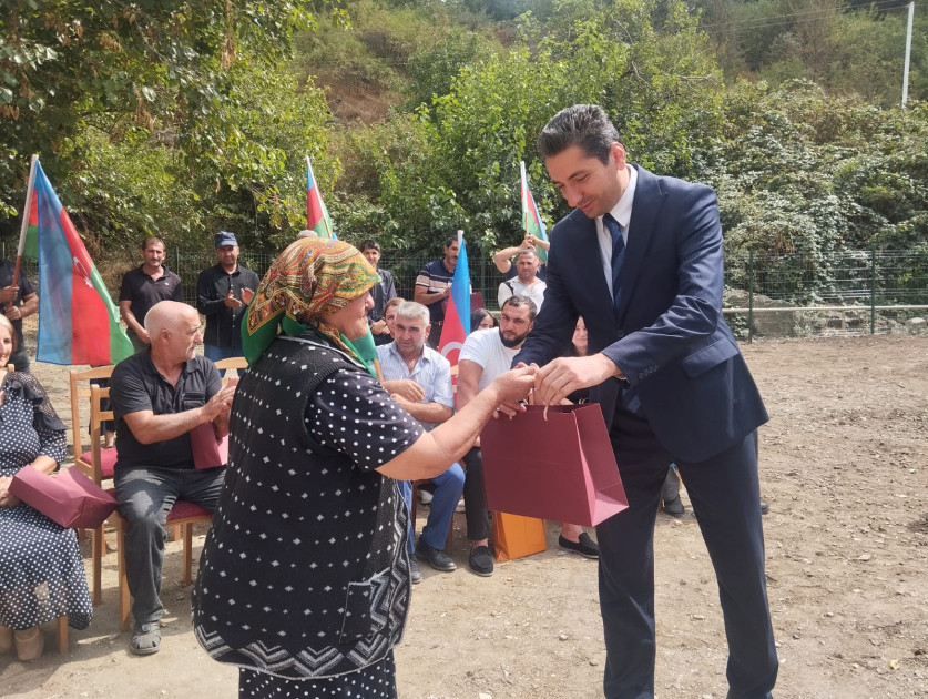 Xocalının Şuşakənd kəndinə ilk köçən 59 sakinə mənzillərin açarları təqdim edilib<font color=red> - FOTOLAR</font>