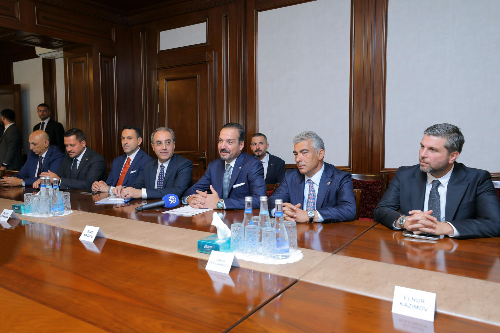 Səlahiyyətli nümayəndə Türkiyənin hakim Ədalət və İnkişaf Partiyasının sədr müavini ilə görüşüb<font color=red> - FOTOLAR</font>