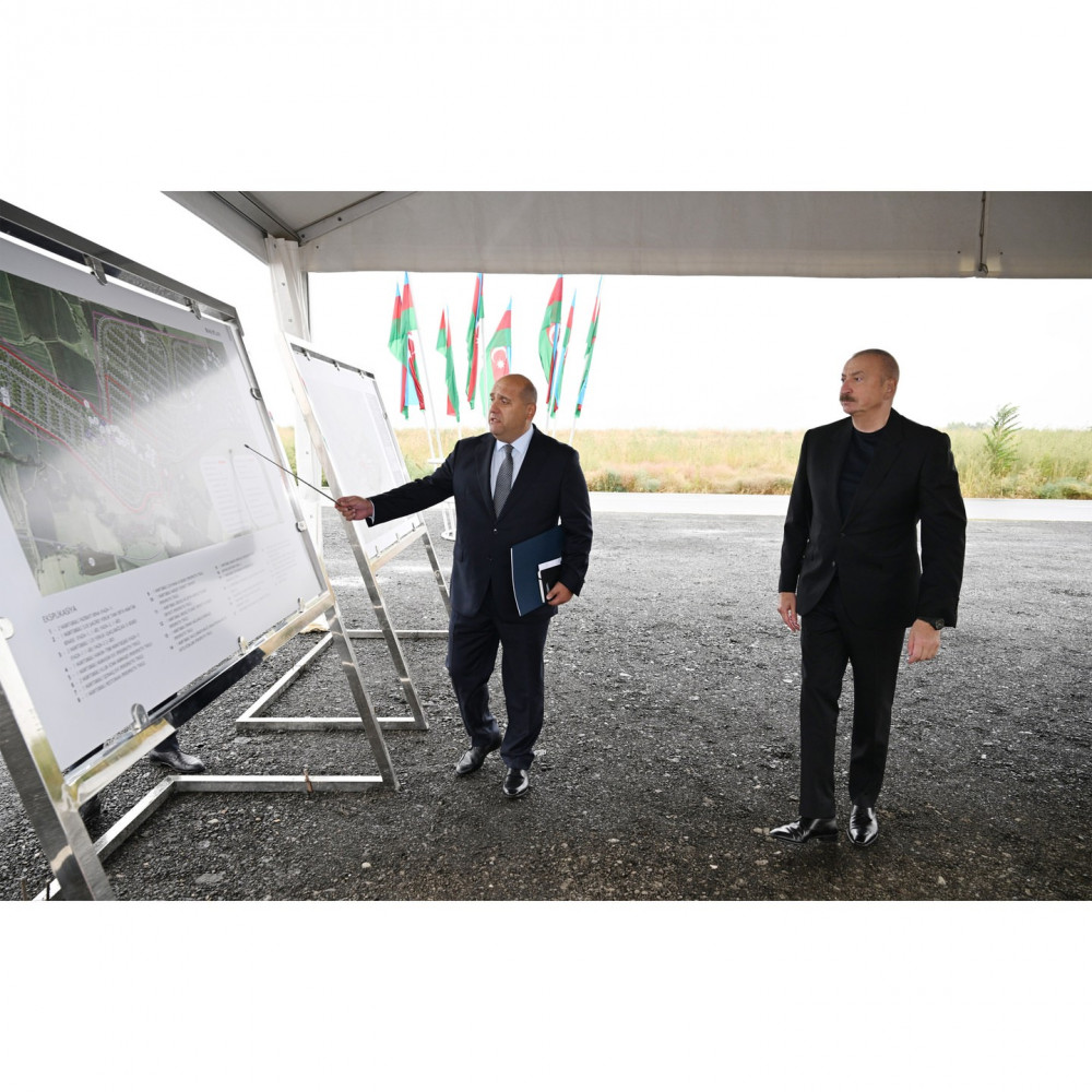 Prezident İlham Əliyev Füzuli rayonunun yeni salınacaq Qaraxanbəyli kəndinin təməlini qoyub<font color=red> - FOTOLAR</font>