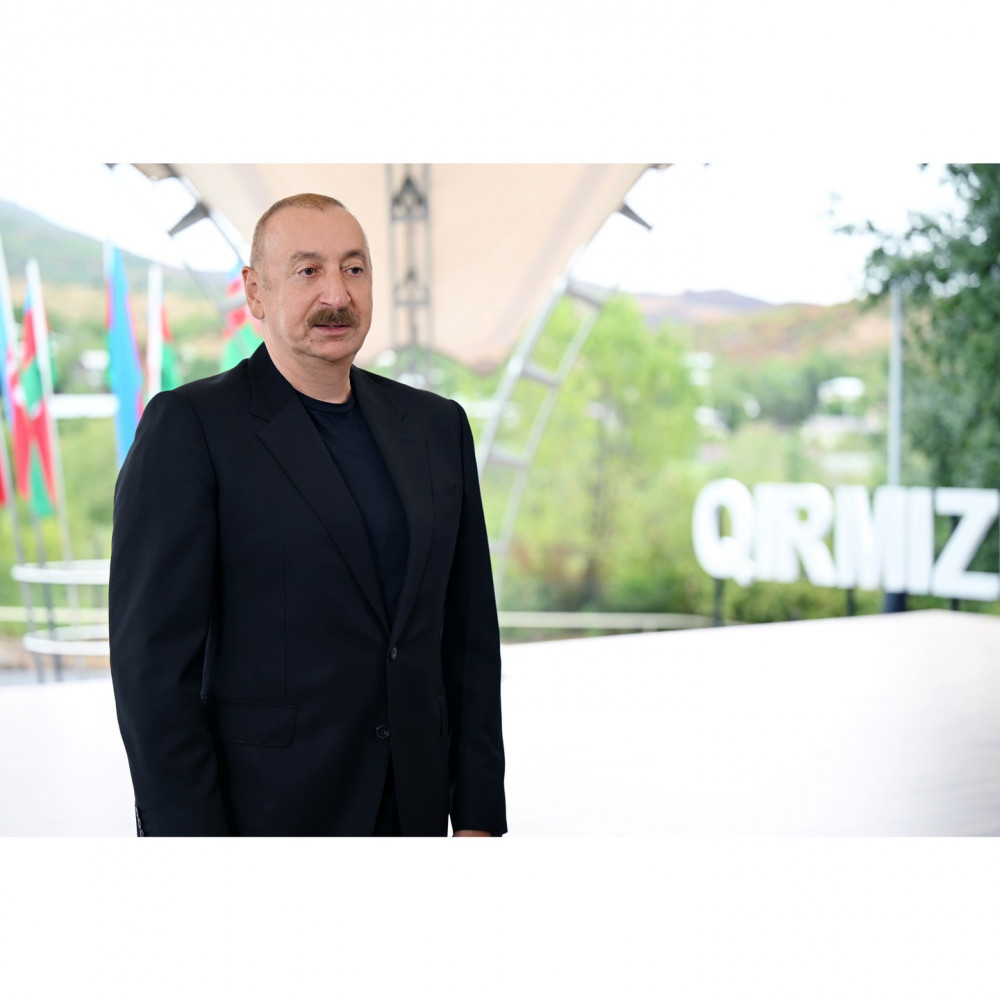 Prezident İlham Əliyev Qırmızı Bazar, Hadrut qəsəbələrinin və Sos kəndinin sakinləri ilə görüşüb<font color=red> - FOTOLAR</font>