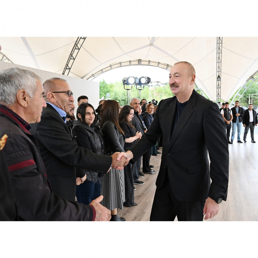 Prezident İlham Əliyev Qırmızı Bazar, Hadrut qəsəbələrinin və Sos kəndinin sakinləri ilə görüşüb<font color=red> - FOTOLAR</font>