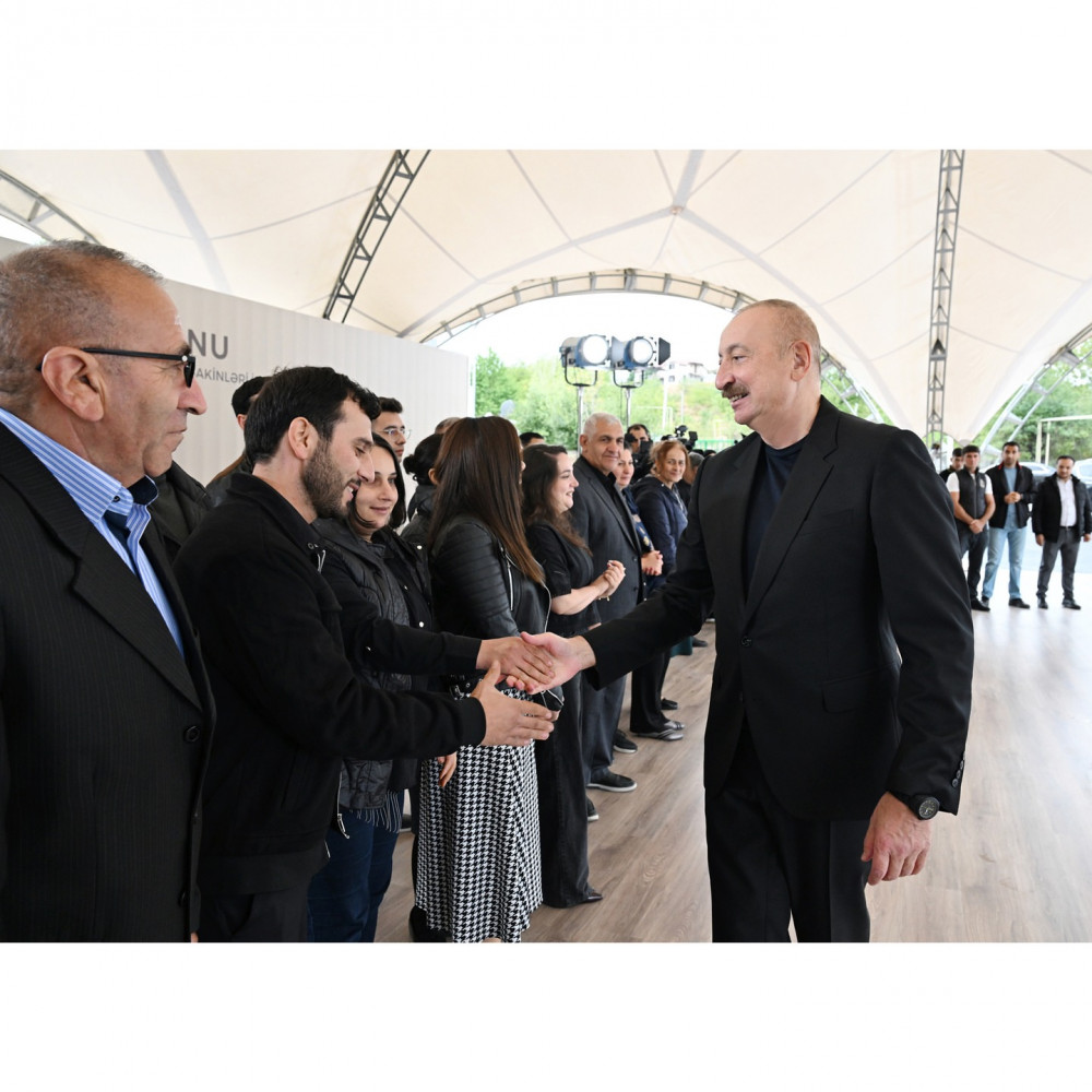 Prezident İlham Əliyev Qırmızı Bazar, Hadrut qəsəbələrinin və Sos kəndinin sakinləri ilə görüşüb<font color=red> - FOTOLAR</font>