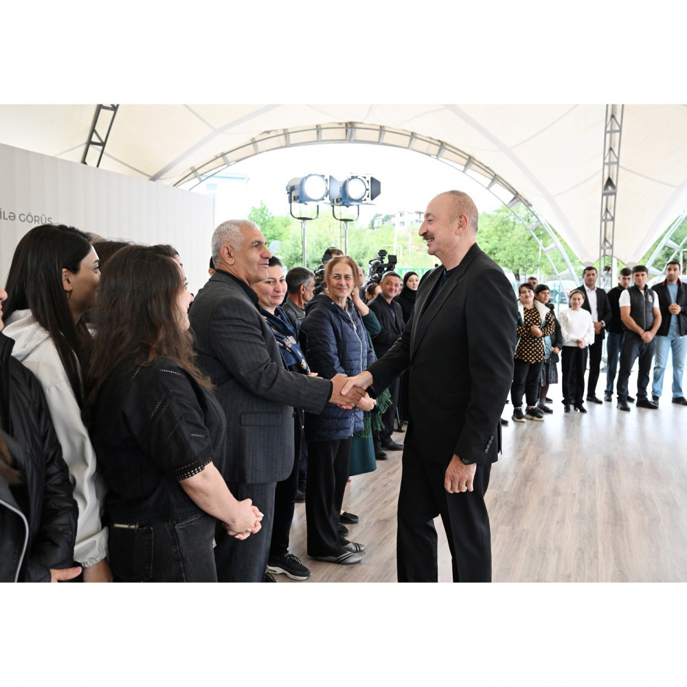 Prezident İlham Əliyev Qırmızı Bazar, Hadrut qəsəbələrinin və Sos kəndinin sakinləri ilə görüşüb<font color=red> - FOTOLAR</font>