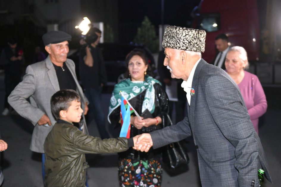 Kəlbəcər şəhərinə növbəti köç karvanı yola salınıb<font color=red> - FOTOLAR</font>