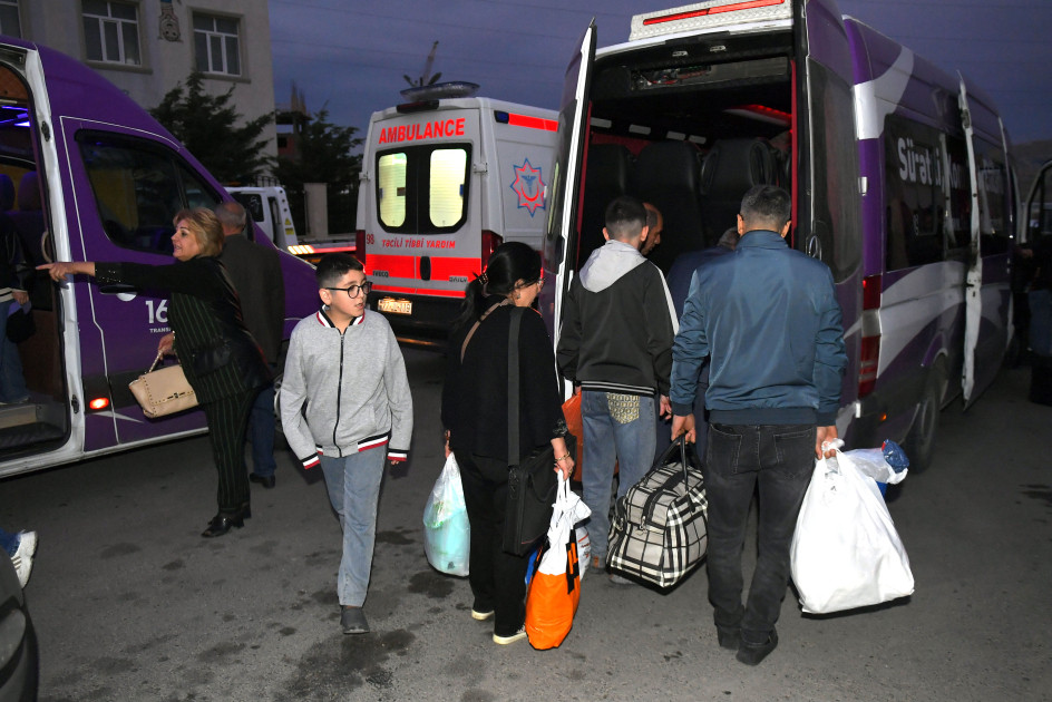 Kəlbəcər şəhərinə növbəti köç karvanı yola salınıb<font color=red> - FOTOLAR</font>