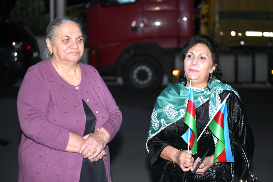 Kəlbəcər şəhərinə növbəti köç karvanı yola salınıb<font color=red> - FOTOLAR</font>