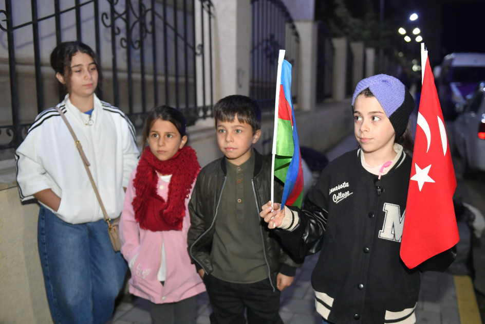 Kəlbəcər şəhərinə növbəti köç karvanı yola salınıb<font color=red> - FOTOLAR</font>