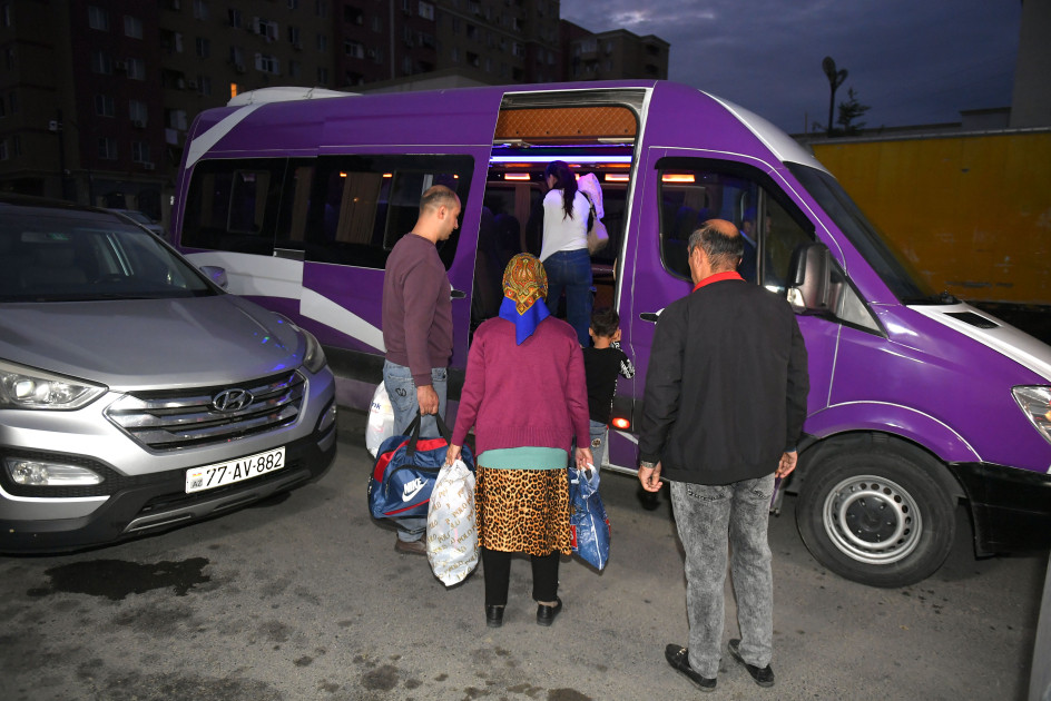 Kəlbəcər şəhərinə növbəti köç karvanı yola salınıb<font color=red> - FOTOLAR</font>