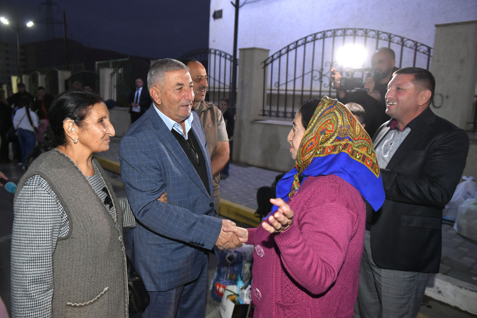 Kəlbəcər şəhərinə növbəti köç karvanı yola salınıb<font color=red> - FOTOLAR</font>