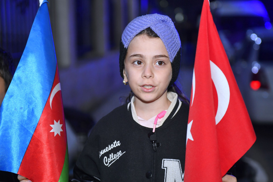 Kəlbəcər şəhərinə növbəti köç karvanı yola salınıb<font color=red> - FOTOLAR</font>