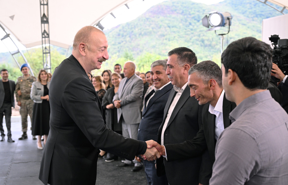 Prezident İlham Əliyev Xocalının Badara, Daşbulaq, Seyidbəyli və Şuşakənd kəndlərinin sakinləri ilə görüşüb<font color=red> - FOTOLAR</font>