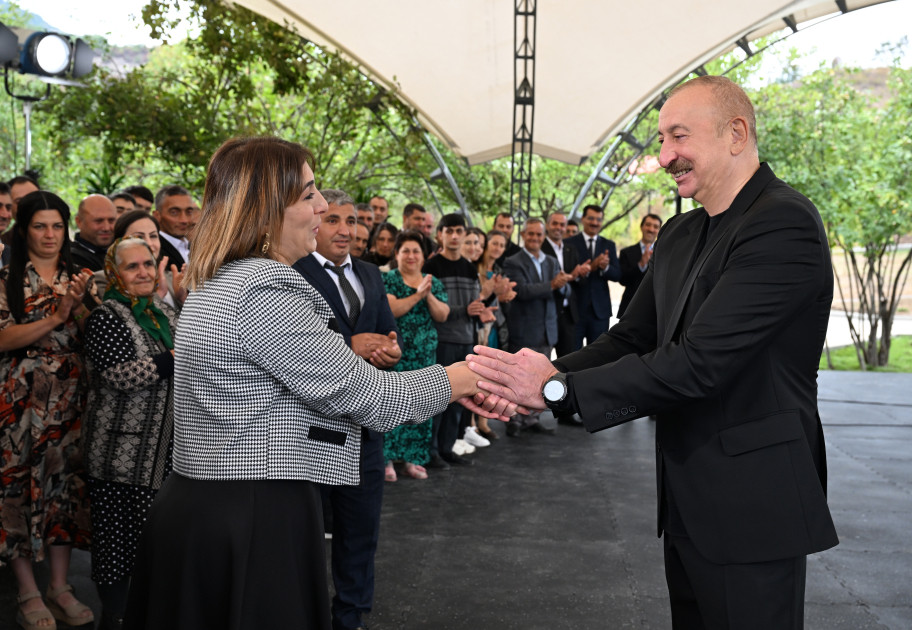 Prezident İlham Əliyev Xocalının Badara, Daşbulaq, Seyidbəyli və Şuşakənd kəndlərinin sakinləri ilə görüşüb<font color=red> - FOTOLAR</font>