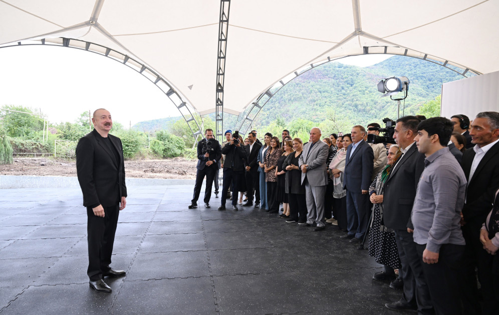 Prezident İlham Əliyev Xocalının Badara, Daşbulaq, Seyidbəyli və Şuşakənd kəndlərinin sakinləri ilə görüşüb<font color=red> - FOTOLAR</font>