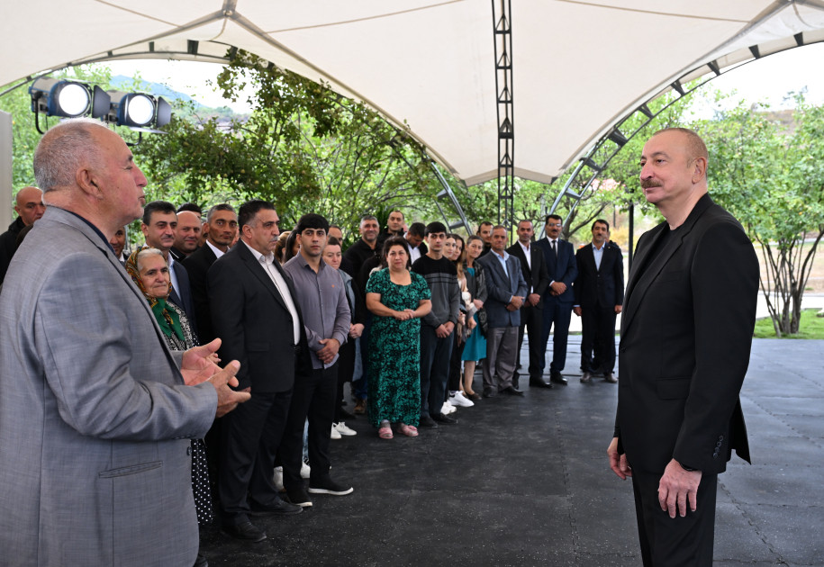 Prezident İlham Əliyev Xocalının Badara, Daşbulaq, Seyidbəyli və Şuşakənd kəndlərinin sakinləri ilə görüşüb<font color=red> - FOTOLAR</font>
